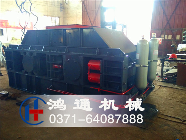 1500×800液壓對(duì)輥破碎機(jī)一天能產(chǎn)多少方砂子！