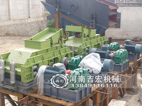 專吃12、13石子液壓對輥制砂機-砂場必備制砂設備！