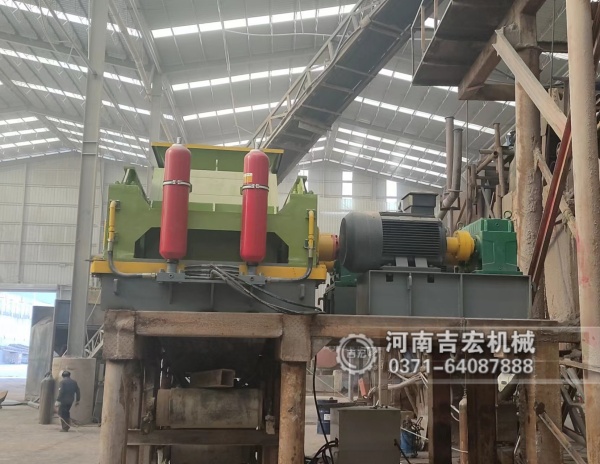粒度精準(zhǔn)控制：金尾礦對(duì)輥破碎機(jī)如何實(shí)現(xiàn)高效回收的“關(guān)鍵一步”！