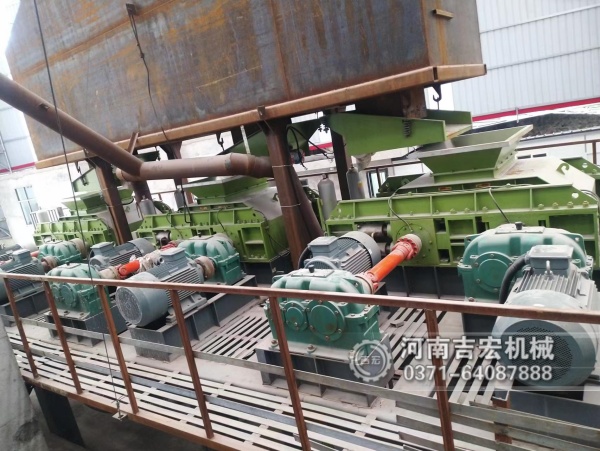 砂廠回料處理難題？對(duì)輥制砂機(jī)“吃干榨凈”，變廢為寶利潤(rùn)高！