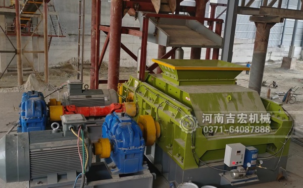 硬石頭破碎就用液壓對(duì)輥制砂機(jī)：擠壓破碎,省電耐磨,粒型可控!